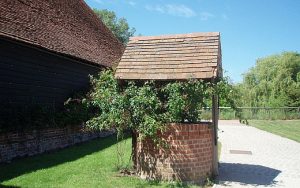Własna studnia na posesji – jak ją zbudować